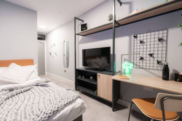 Finding roommates for Dublin student flats,Do Dublin student apartments have air conditioning?