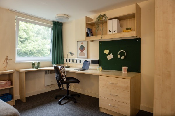 Furnished vs unfurnished student apartments in Medway,Student accommodations with bill-inclusive prices Medway