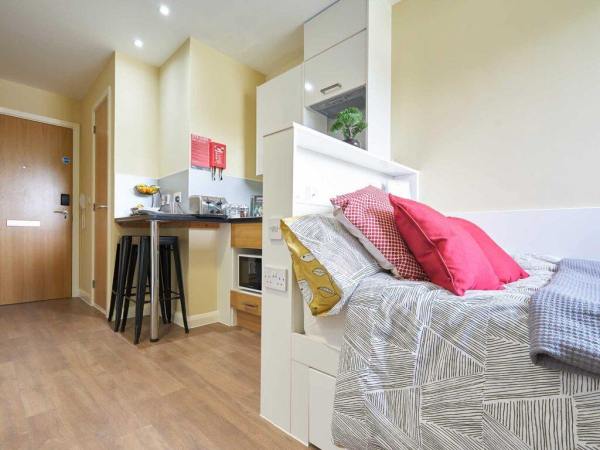 Finding roommates for Guildford student flats,Are Guildford student rooms soundproof?