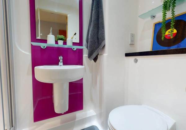 Advantages of en-suite rooms in Manchester student housing,Cheap student accommodation Manchester