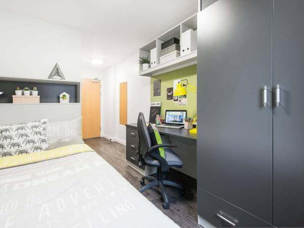 Advantages of en-suite rooms in London student housing,Are there security guards in London student accommodations?