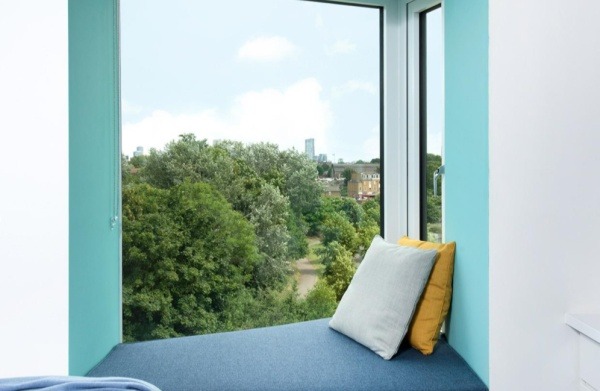 Advantages of en-suite rooms in London student housing,London student accommodations near public transport.