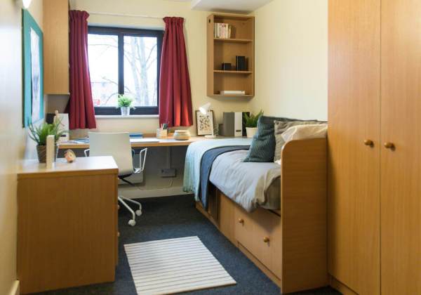 Vancouver university campus vs off-campus housing,Cheap student en-suite rooms in Vancouver