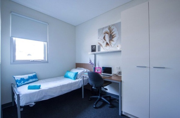 Advantages of en-suite rooms in Derby student housing,Are Derby student rooms soundproof?