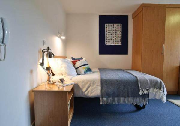 Liverpool student accommodation contracts explained,Budget-friendly student hostels in Liverpool