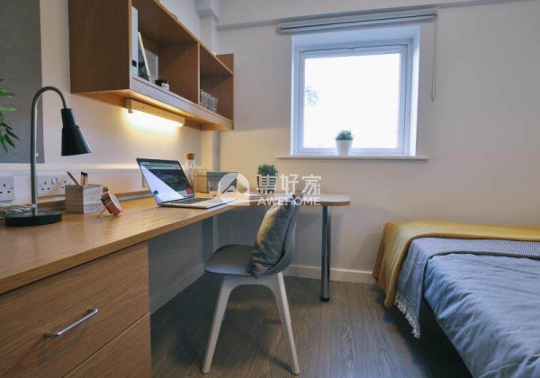 Pros and cons of Derby student residence halls,Are there security guards in Derby student accommodations?