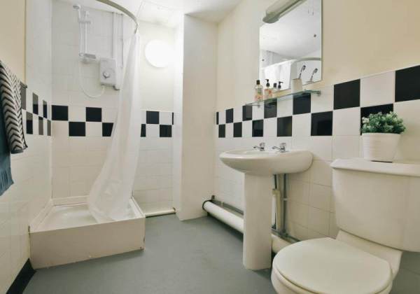 Advantages of en-suite rooms in York student housing,York city center student flat rents