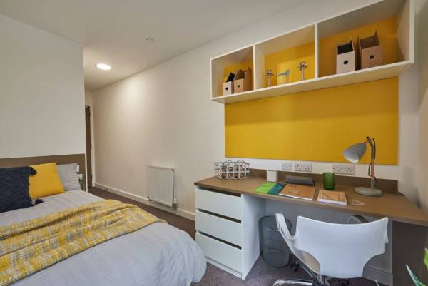 Advantages of en-suite rooms in Oxford student housing,Safe neighborhoods in Oxford for students.