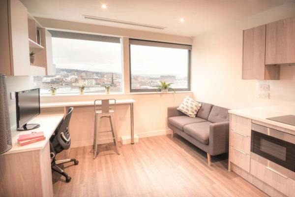 Things to check before signing a lease in Aberdeen,Aberdeen student flats with a balcony.