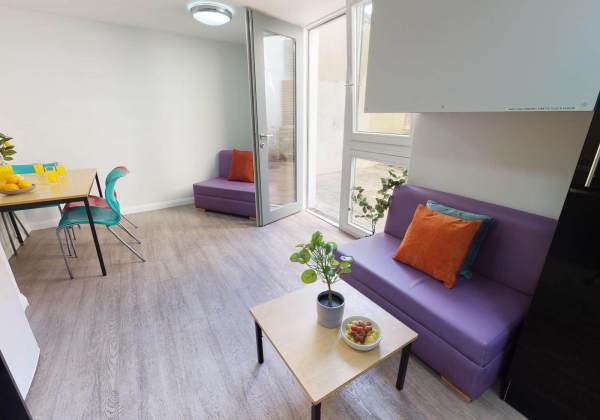 Things to check before signing a lease in London,Best priced student housing in London