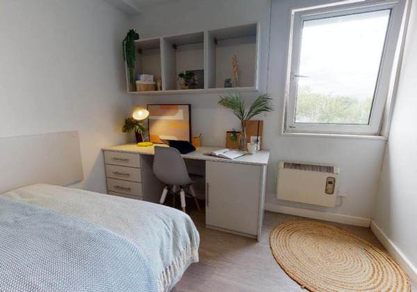 Advantages of en-suite rooms in London student housing,Price comparison for student flats in London