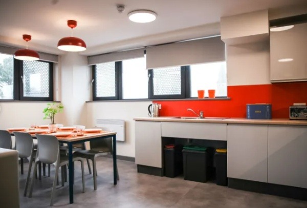 Best time of year to look for student housing in London,Low-cost student flats in London