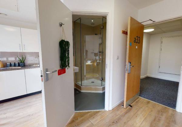 Advantages of en-suite rooms in Huddersfield student housing,Are pets allowed in Huddersfield student apartments?