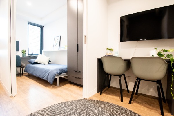 Finding roommates for London student flats,Price comparison for student flats in London