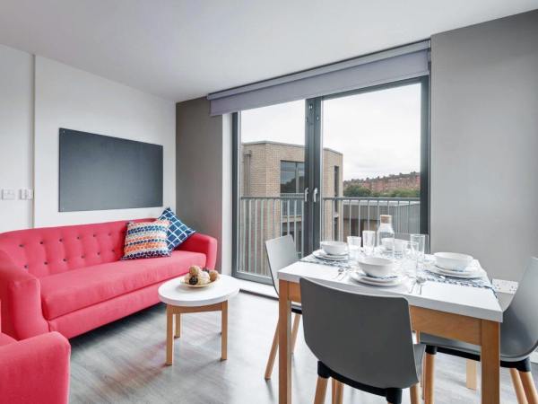 Furnished vs unfurnished student apartments in London,Price range for student penthouses in London