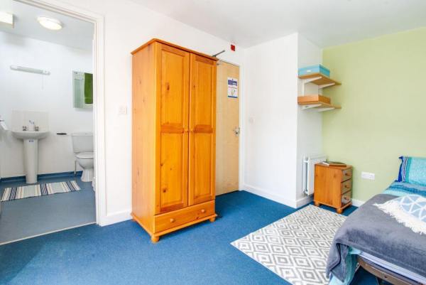 Furnished vs unfurnished student apartments in London,London student accommodation within budget