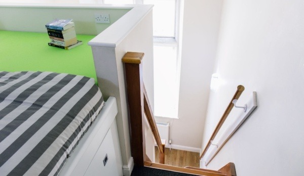 Pros and cons of NewYork student residence halls,Parking spaces in NewYork student apartments.