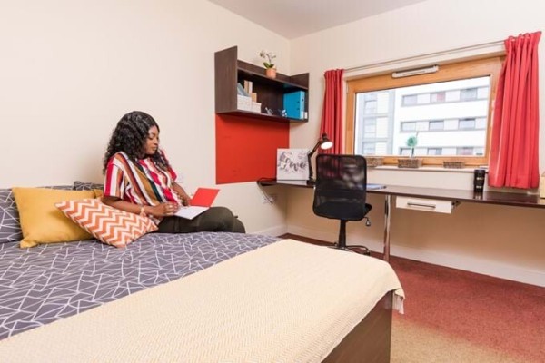 Pros and cons of LosAngeles student residence halls,Affordable student studio flats LosAngeles