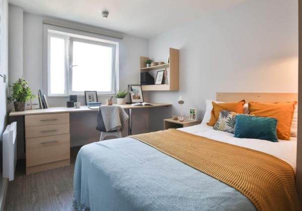 Pros and cons of Liverpool student residence halls,Economical student apartments in Liverpool