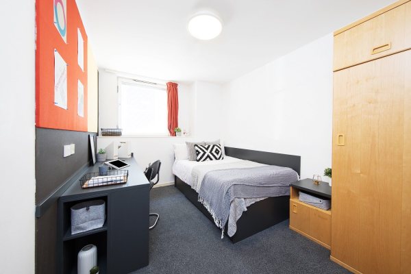 Advantages of en-suite rooms in Brighton student housing,Brighton city center student flat rents