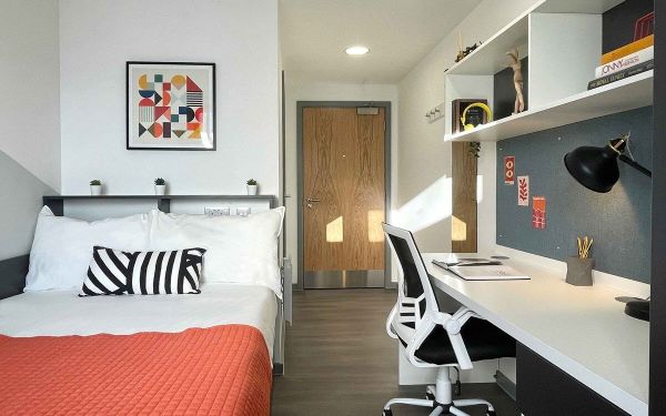 London student accommodation cultural integration tips,London student housing early bird discounts