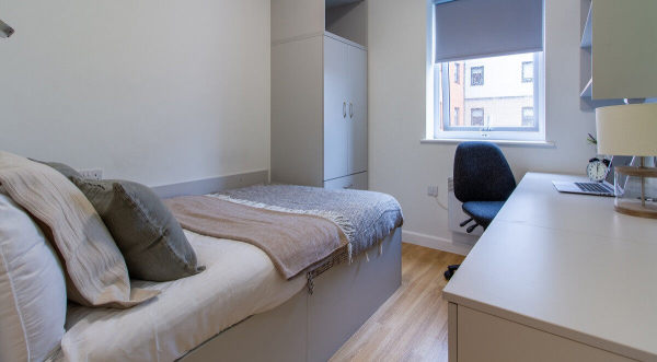 Furnished vs unfurnished student apartments in London,Cost of student accommodation near London tube stations