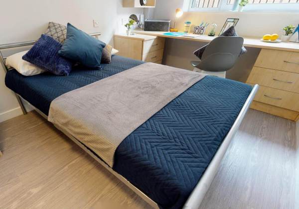 Checklist for moving into a Derby student apartment,Budget-friendly student hostels in Derby