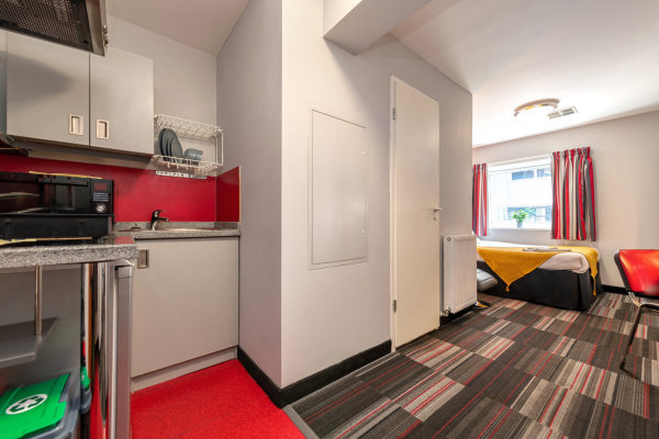 Finding roommates for London student flats,Price comparison for student flats in London