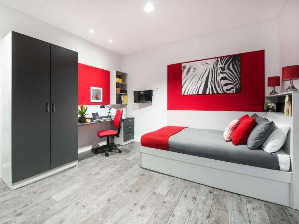 Things to check before signing a lease in Bristol,Discounted student accommodation Bristol