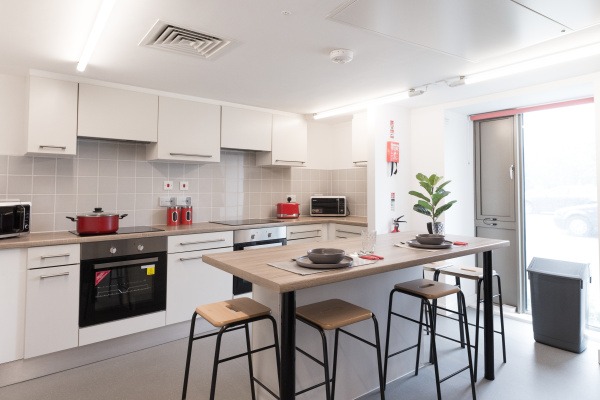 Benefits of living in Glasgow student halls,Glasgow student housing price range