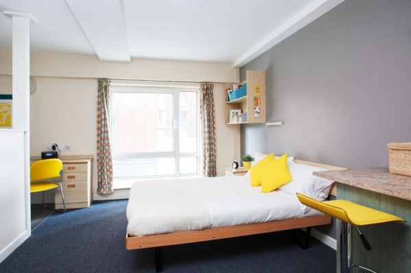 Things to check before signing a lease in Perth,Perth student housing early bird discounts