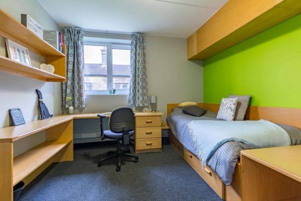 Things to check before signing a lease in Bath,Bath student housing near campus prices