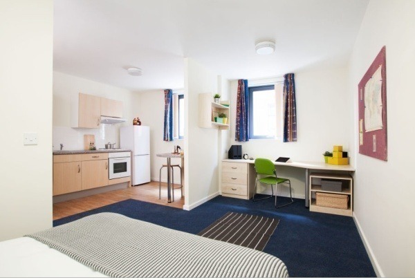 Understanding London's public transport for student areas,Low-cost student flats in London