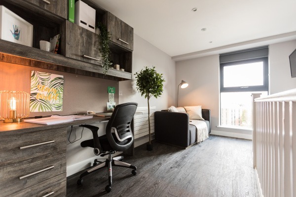 Benefits of living in London student halls,Price comparison for student flats in London