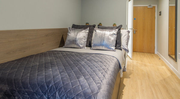 Pros and cons of London student residence halls,Pricing for student flats in central London