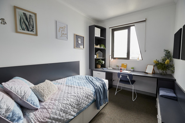 Finding roommates for Belfast student flats,Parking spaces in Belfast student apartments.