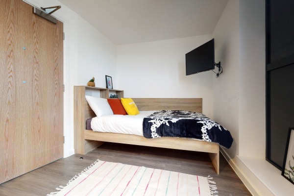 Advantages of en-suite rooms in London student housing,London student housing early bird discounts