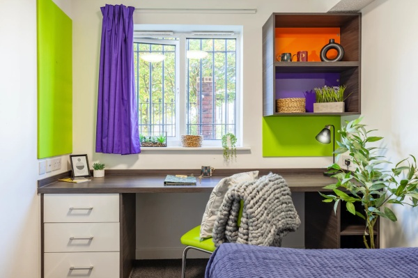 Pros and cons of Coventry student residence halls,Low-cost student flats in Coventry