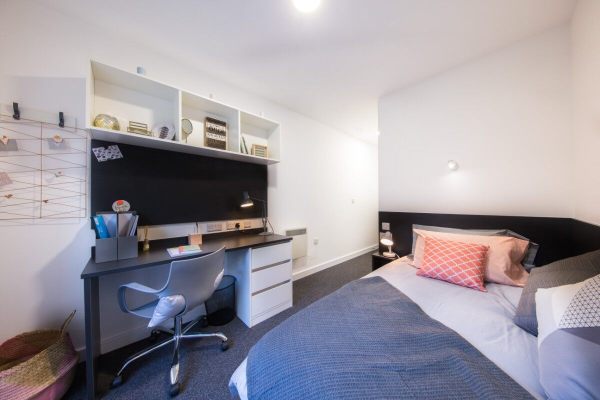 Renewing or ending a student housing lease in Brighton,Price comparison for student flats in Brighton