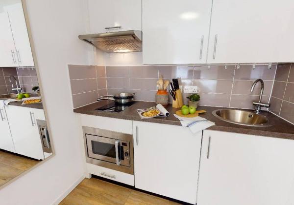 Benefits of living in London student halls,London student halls rent prices