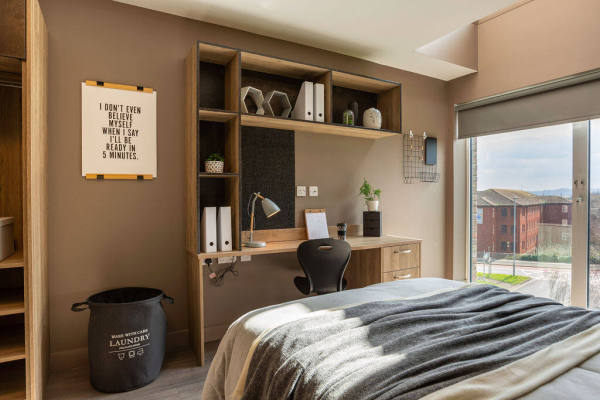 Finding roommates for Liverpool student flats,Liverpool city center student flat rents