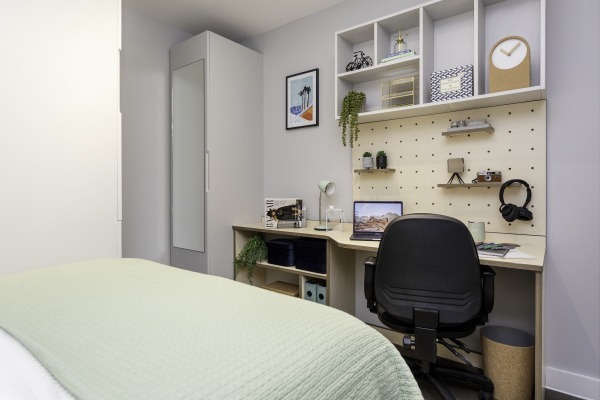 Advantages of en-suite rooms in London student housing,London student housing early bird discounts