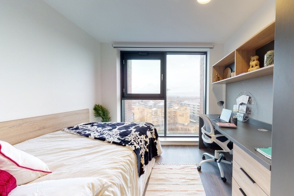 Advantages of en-suite rooms in London student housing,Cheap student living in London city