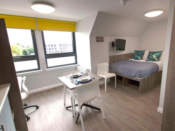 Brighton student accommodations with gyms or fitness centers,How comfortable are the beds in Brighton student apartments?