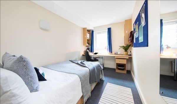 Pros and cons of Leeds student residence halls,Leeds international student housing prices