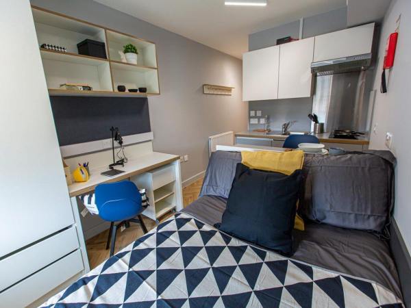 Finding roommates for Bath student flats,Budget student apartments Bath