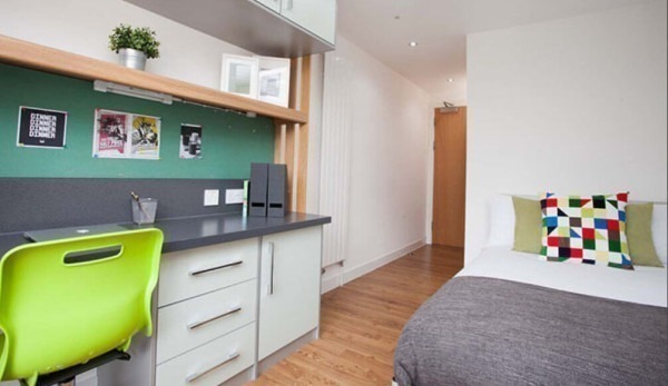 Tips for international students renting in London,Yearly student housing lease costs London