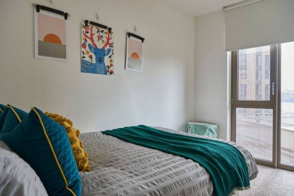 Things to check before signing a lease in London,How comfortable are the beds in London student apartments?