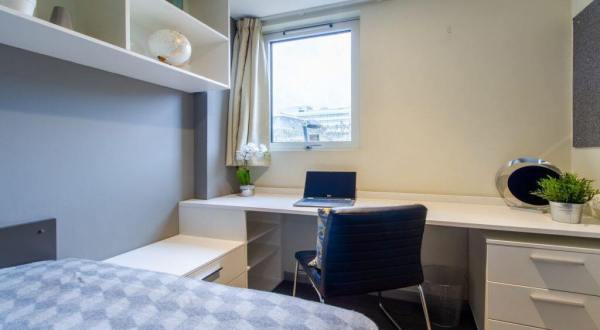 Understanding London's public transport for student areas,London student housing near campus prices