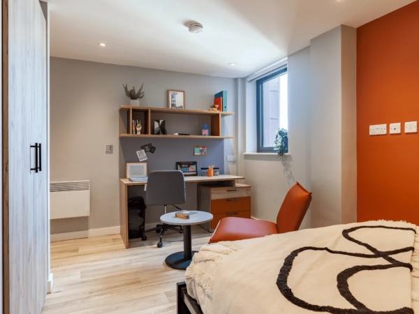 London student accommodations with gyms or fitness centers,Average rent for student in London